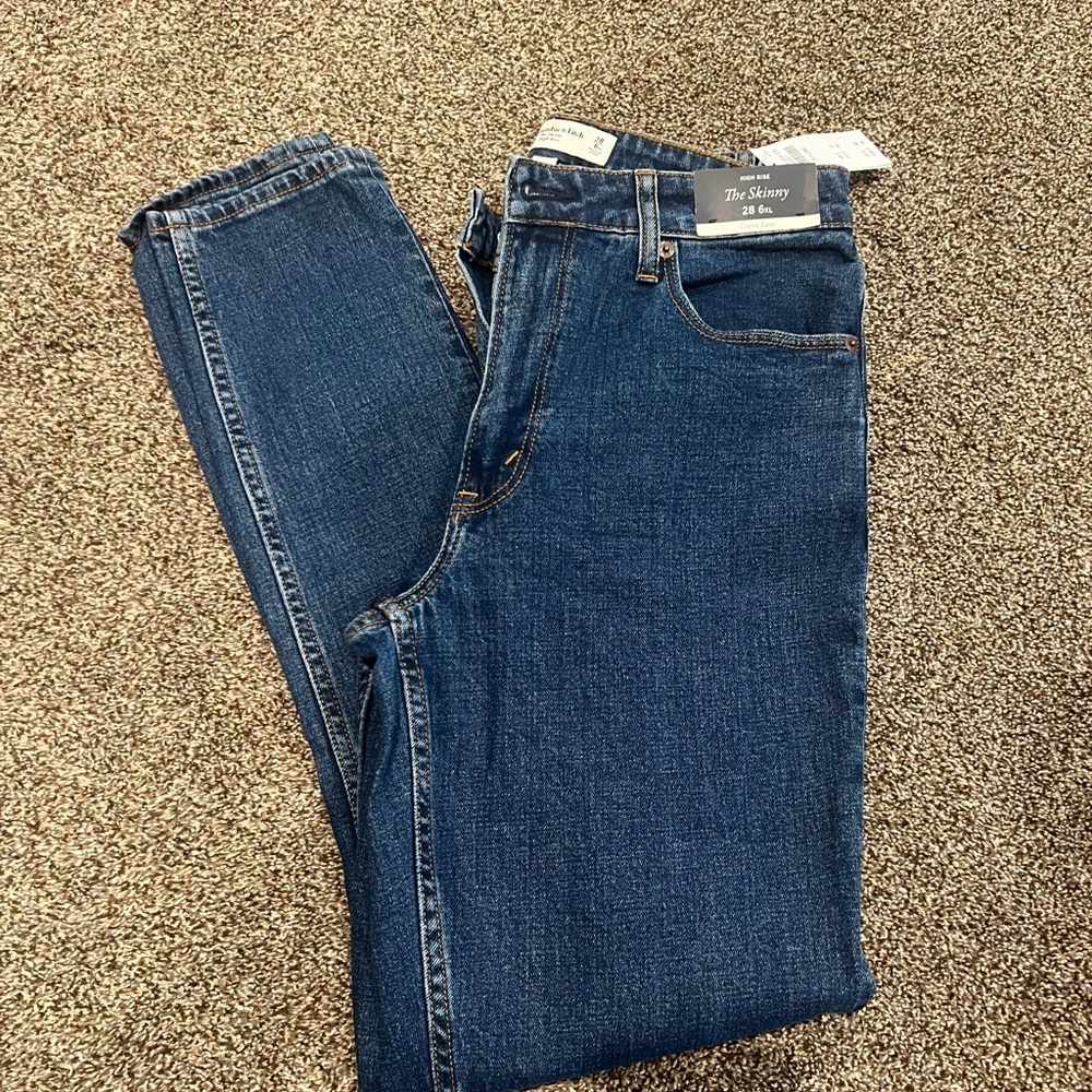 NWT Abercrombie and Fitch 28 Curve love extra long skinny Jean